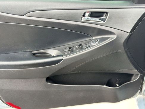 Used 2011 Hyundai Sonata SE FWD image 12