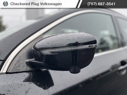 Used 2020 Nissan Rogue Sport SV w/ Technology Package image 2