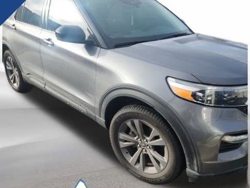 Used 2022 Ford Explorer XLT w/ Equipment Group 202A image 4