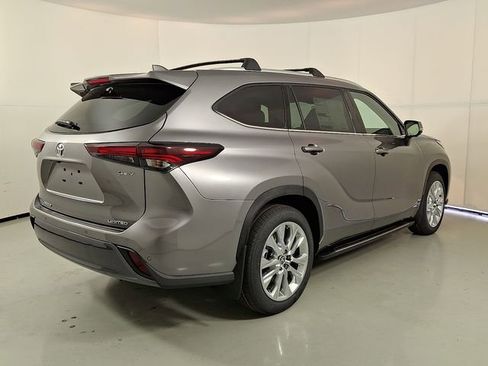 New 2026 Toyota Highlander Limited image 7