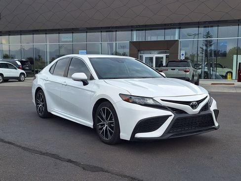 Used 2023 Toyota Camry SE FWD image 1