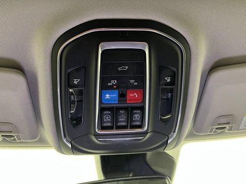 Used 2022 Jeep Grand Cherokee L Limited w/ Black Appearance Package AWD/4WD image 38