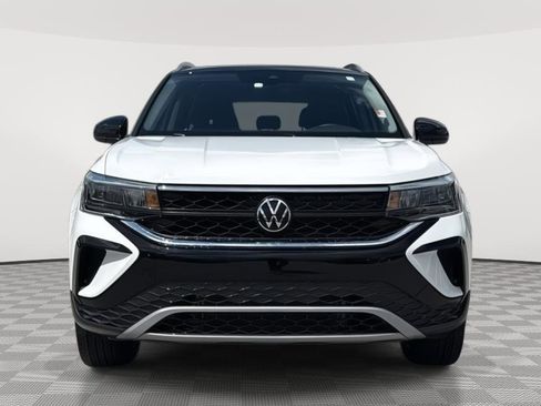 Used 2024 Volkswagen Taos SE w/ Panoramic Sunroof Package AWD/4WD image 22