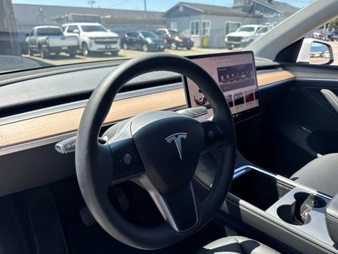Used 2023 Tesla Model Y Long Range AWD/4WD image 10