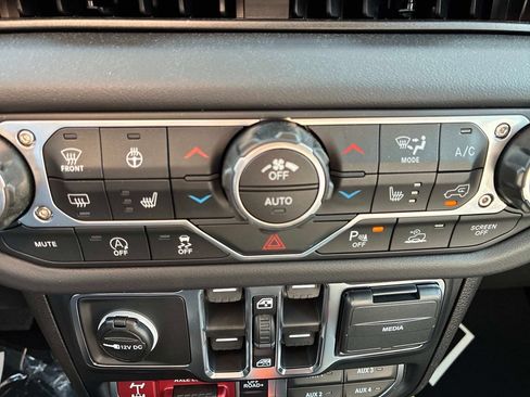 New 2026 Jeep Gladiator Mojave w/ Safety Group AWD/4WD image 14