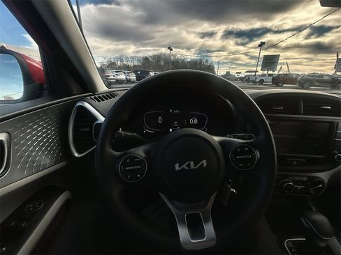 Used 2024 Kia Soul LX image 20