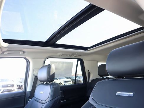 New 2025 Ford Expedition Platinum w/ Driver's Package image 15