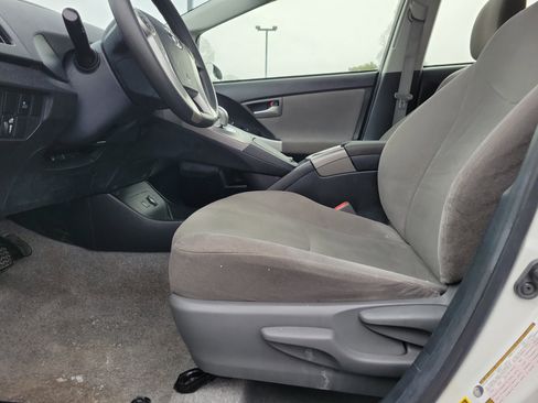 Used 2015 Toyota Prius Three image 16