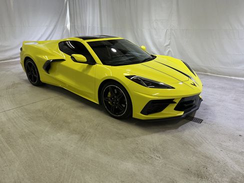Used 2021 Chevrolet Corvette Stingray Preferred Cpe w/ Z51 Performance Package RWD image 2