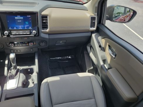 Used 2022 Nissan Frontier SV RWD image 16