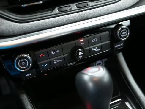Used 2023 Jeep Compass Latitude image 20