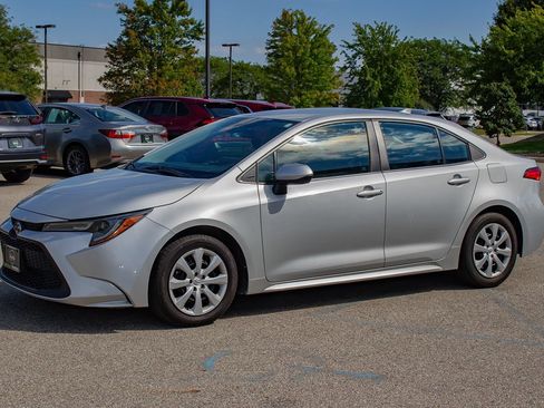 Used 2021 Toyota Corolla LE FWD image 4