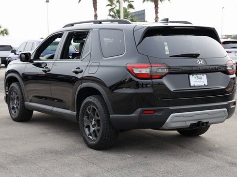 Certified 2025 Honda Pilot TrailSport image 6