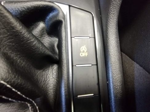 Certified 2022 Volkswagen Tiguan SE FWD image 34
