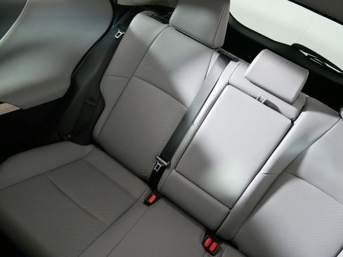 Used 2021 Toyota Venza XLE w/ Softex Package image 12