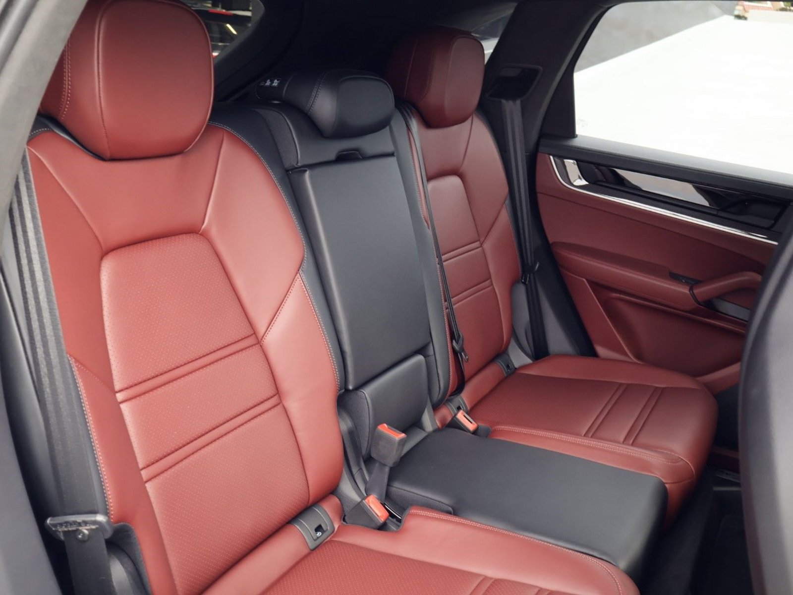 Certified 2025 Porsche Cayenne Turbo AWD/4WD image 23