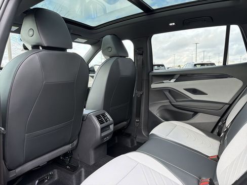 New 2026 Volkswagen Tiguan SE R-Line FWD image 13