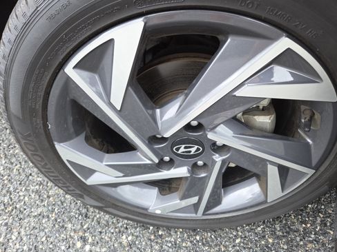 Used 2025 Hyundai Elantra SEL FWD image 15