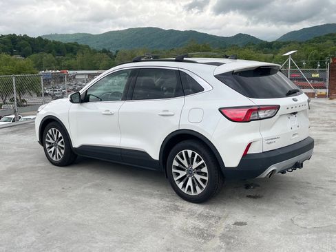 Used 2022 Ford Escape Titanium w/ Class II Trailer Tow Package FWD image 4
