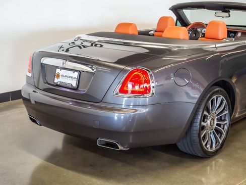 Used 2018 Rolls-Royce Dawn RWD image 27