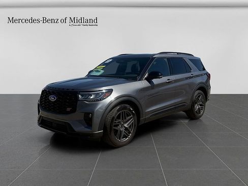 Used 2025 Ford Explorer ST AWD/4WD image 3