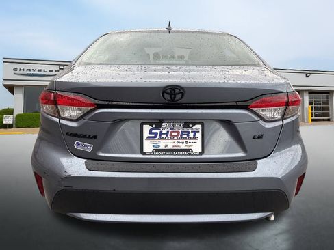 Used 2022 Toyota Corolla LE image 4