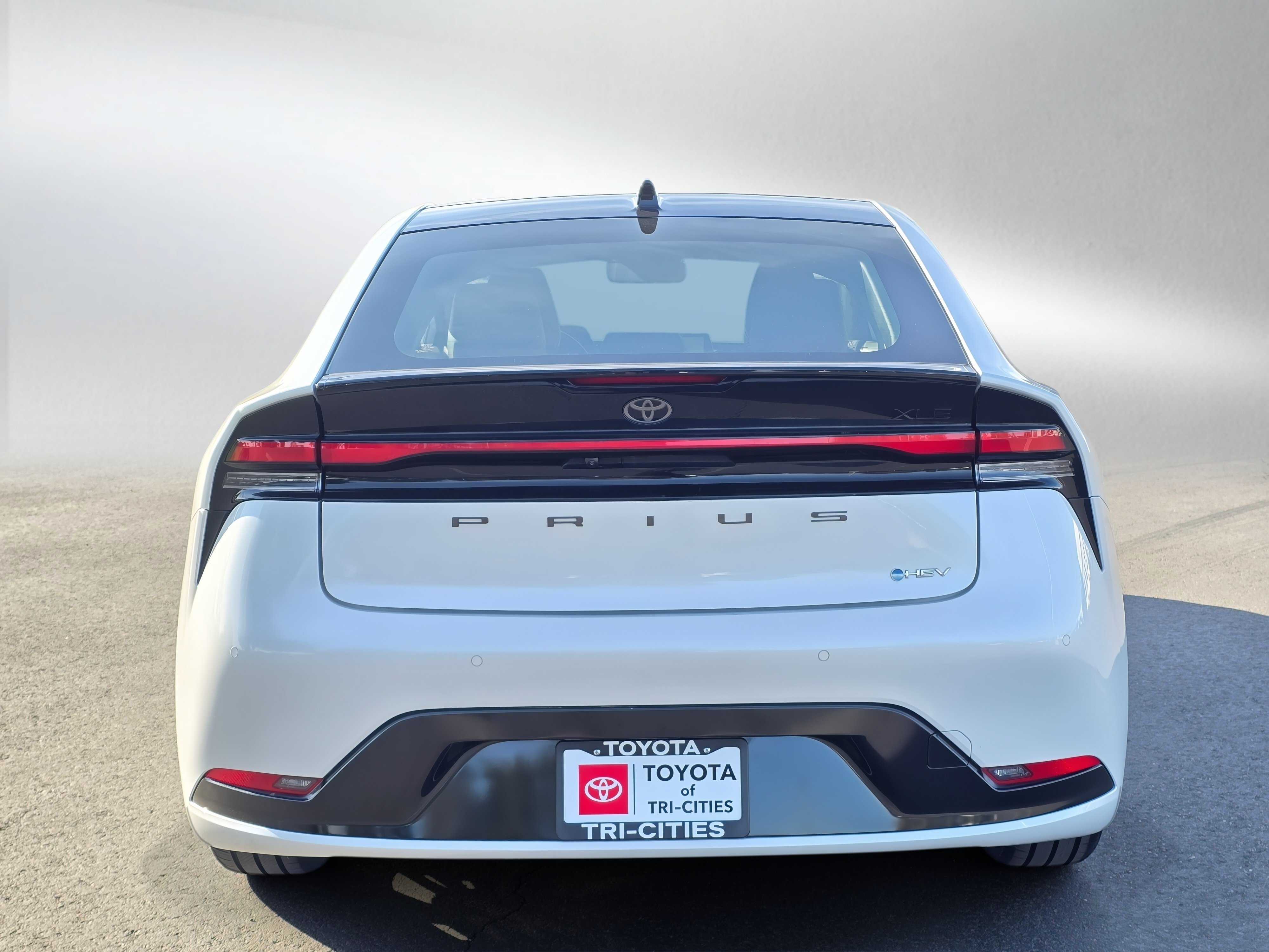 Certified 2025 Toyota Prius XLE FWD image 4