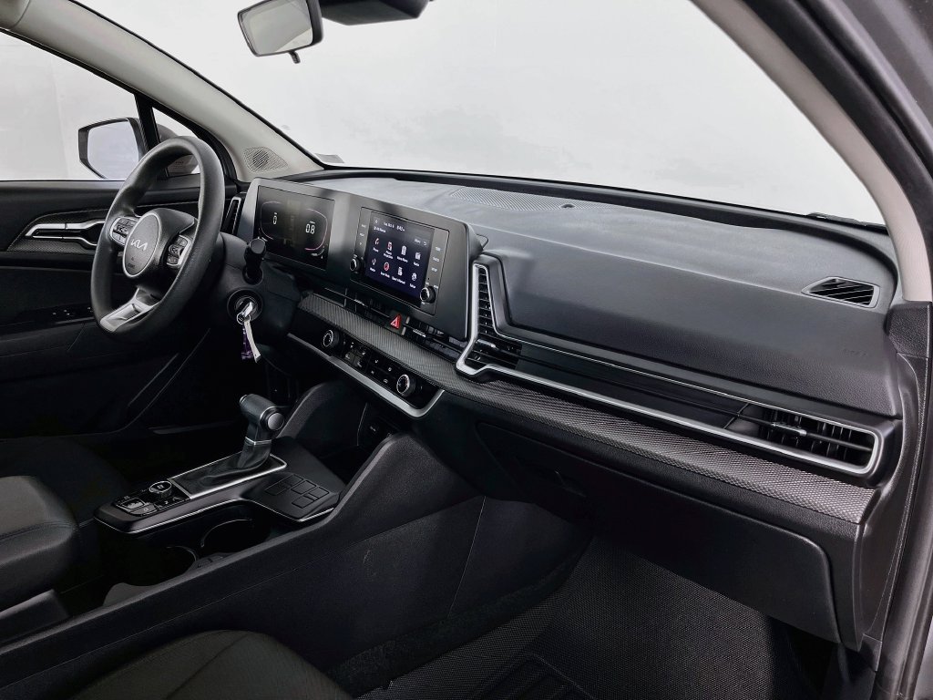Used 2025 Kia Sportage LX FWD image 29