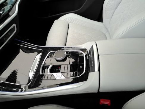 Used 2025 BMW X5 sDrive40i w/ M Sport Package RWD image 47
