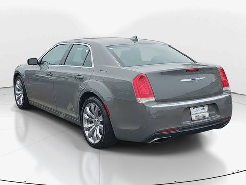 Used 2017 Chrysler 300 Limited image 4