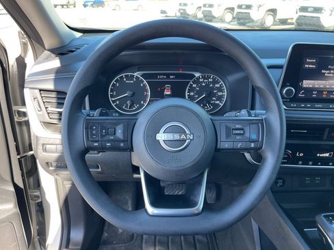 Used 2024 Nissan Rogue SV image 15