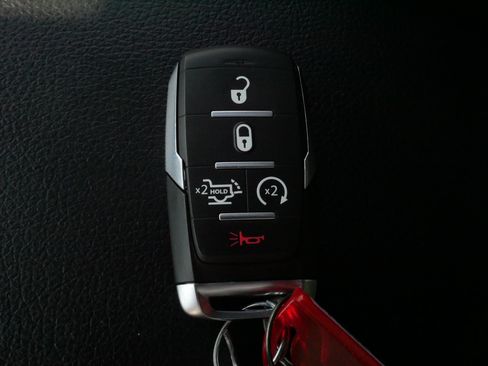 Used 2025 RAM 1500 Laramie AWD/4WD image 33
