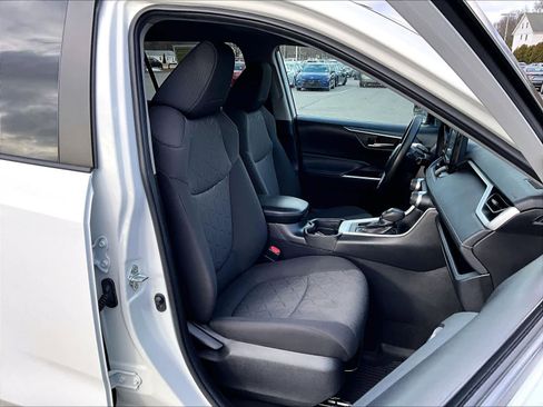Used 2021 Toyota RAV4 XLE image 11