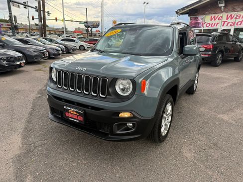 Used 2016 Jeep Renegade Latitude AWD/4WD image 4