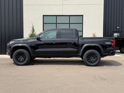 Used 2024 Chevrolet Colorado Trail Boss w/ Advanced Trailering Package AWD/4WD image 2