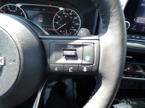 Used 2024 Nissan Rogue SV w/ SV Premium Package AWD/4WD image 23