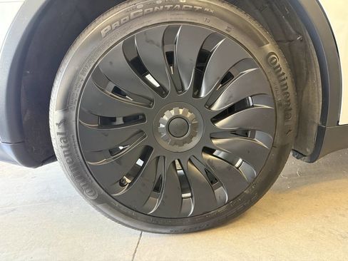 Used 2021 Tesla Model Y Long Range AWD/4WD image 36