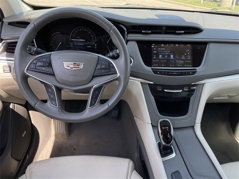 Used 2018 Cadillac XT5 Luxury w/ Driver Awareness Package image 11
