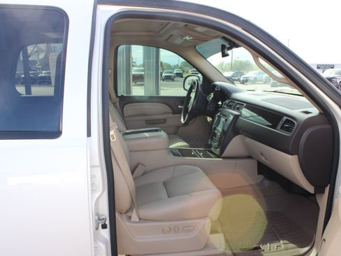 Used 2014 GMC Yukon Denali AWD/4WD image 22