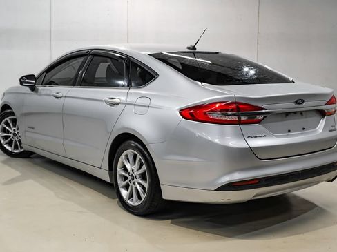 Used 2017 Ford Fusion SE FWD image 9