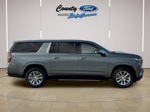 Used 2023 Chevrolet Suburban Premier image 24