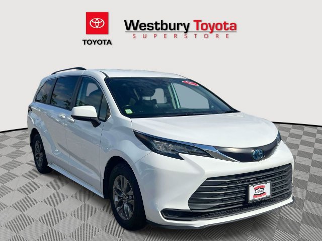 Used 2022 Toyota Sienna LE FWD image 1