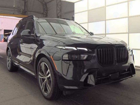 Used 2025 BMW X7 xDrive40i w/ M Sport Package image 2