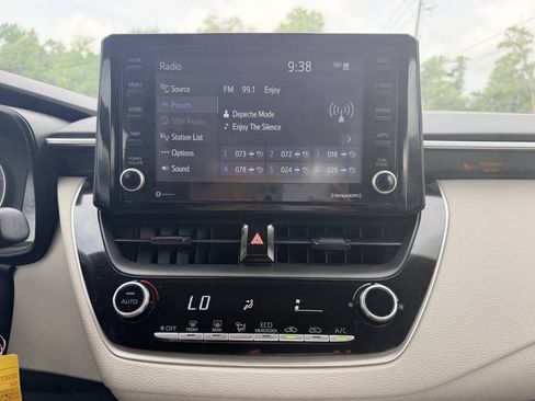 Used 2022 Toyota Corolla LE FWD image 27