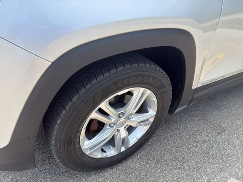 Used 2019 GMC Terrain SLE w/ Driver Convenience Package AWD/4WD image 4