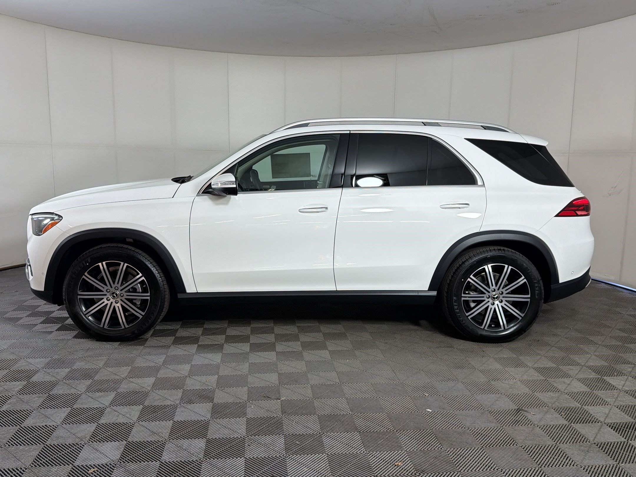 Used 2026 Mercedes-Benz GLE 350 4MATIC image 2