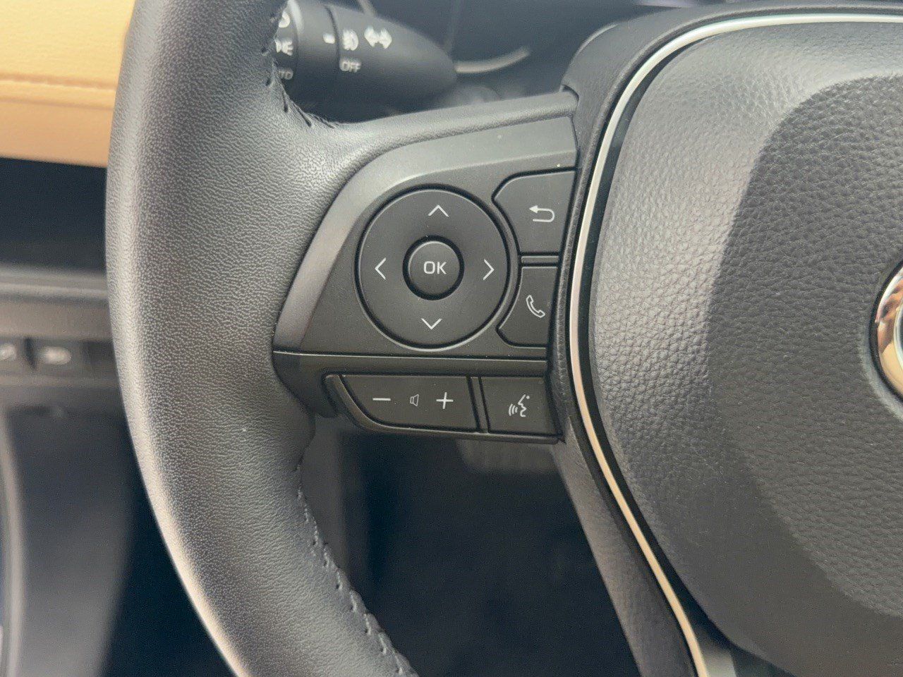 Used 2024 Toyota RAV4 XLE Premium FWD image 18