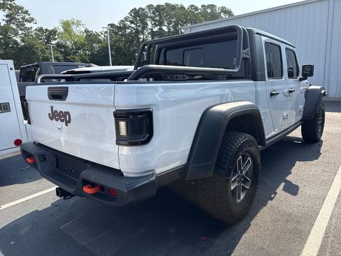 Used 2025 Jeep Gladiator Mojave w/ Convenience Group AWD/4WD image 8