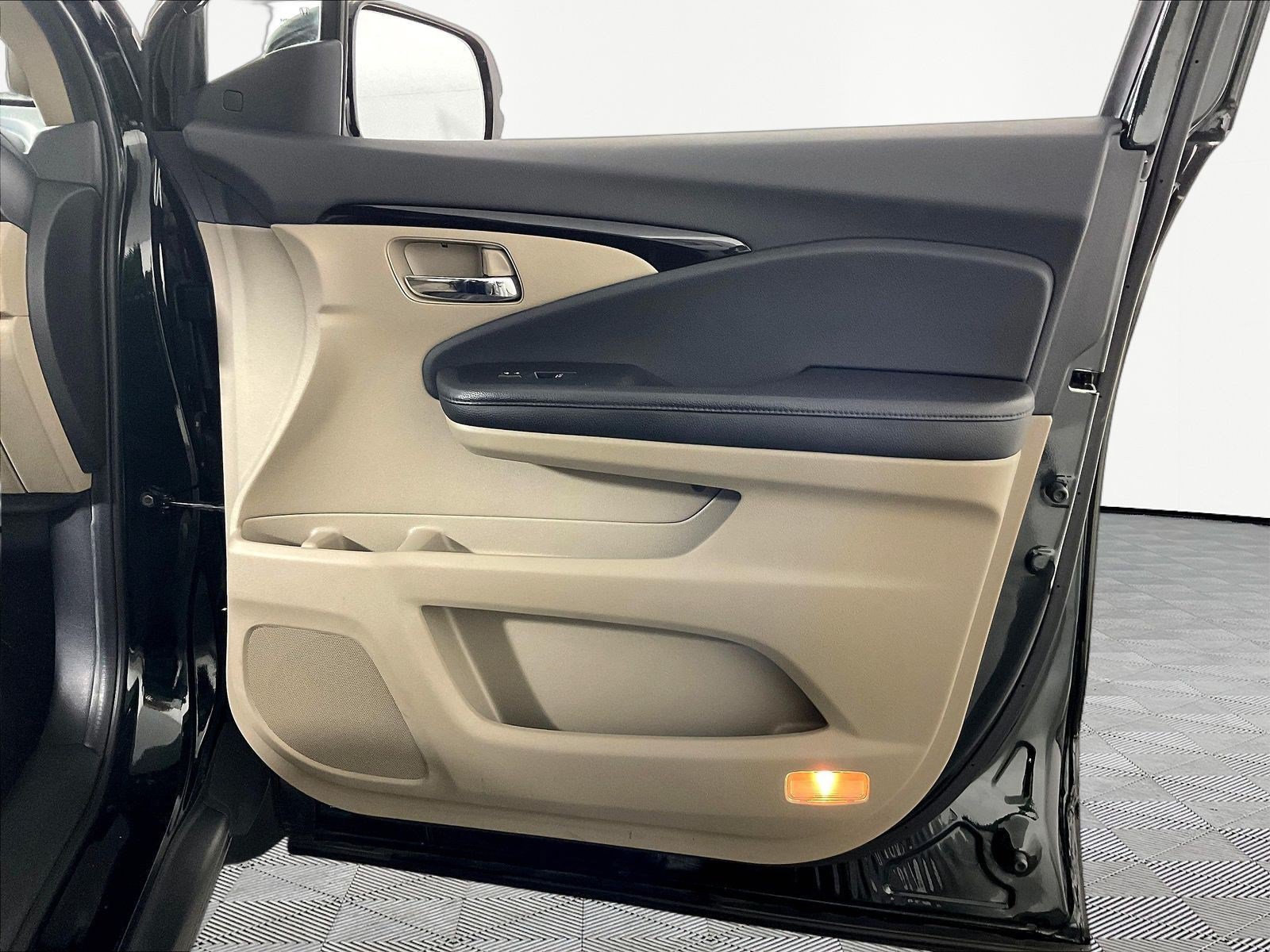 Used 2020 Honda Pilot Touring image 29