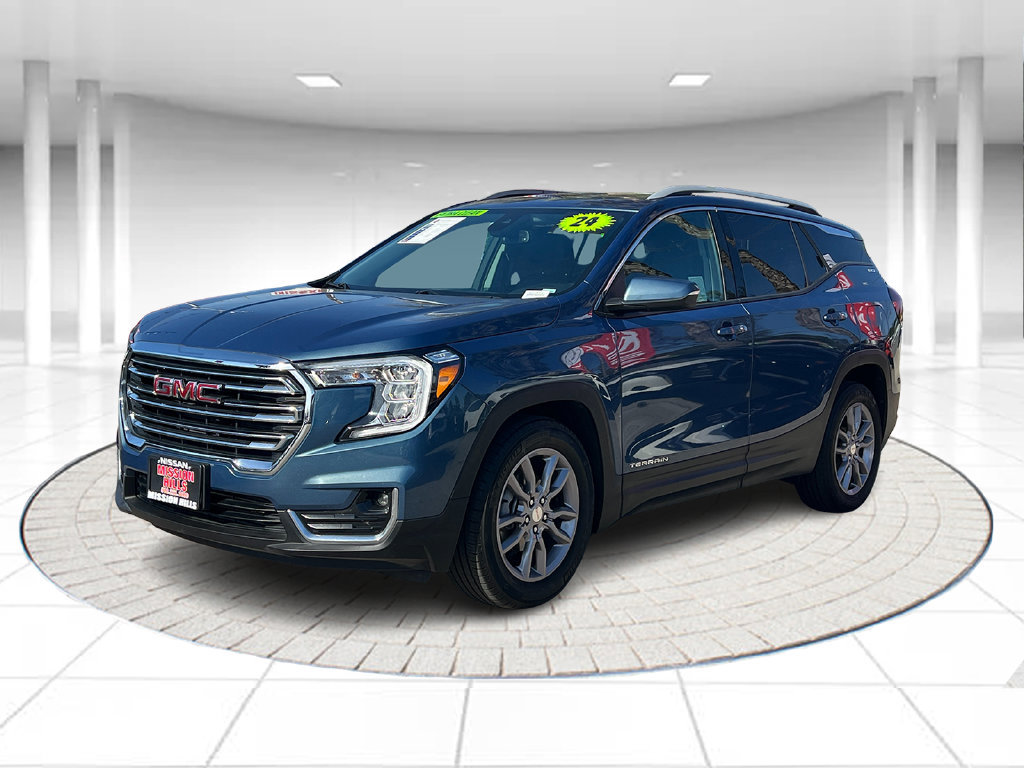 Used 2024 GMC Terrain SLT FWD image 1